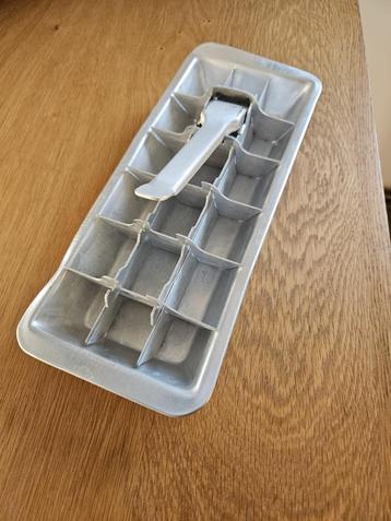  IJsblokjesvorm, vintage beschikbaar voor biedingen