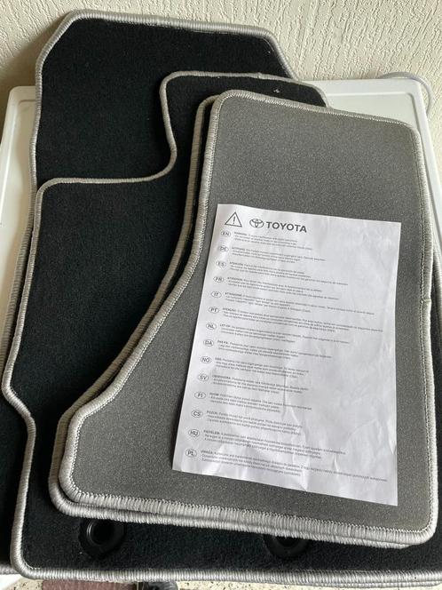 Automatten TOYOTA Yaris ( Nooit gebruikt), Auto-onderdelen, Interieur en Bekleding, Toyota, Nieuw, Verzenden