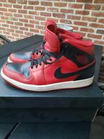 Nike air jordan 1 mid. Rood/zwart perfecte staat! Maat 44,5, Kleding | Heren, Schoenen, Ophalen, Zo goed als nieuw, Zwart