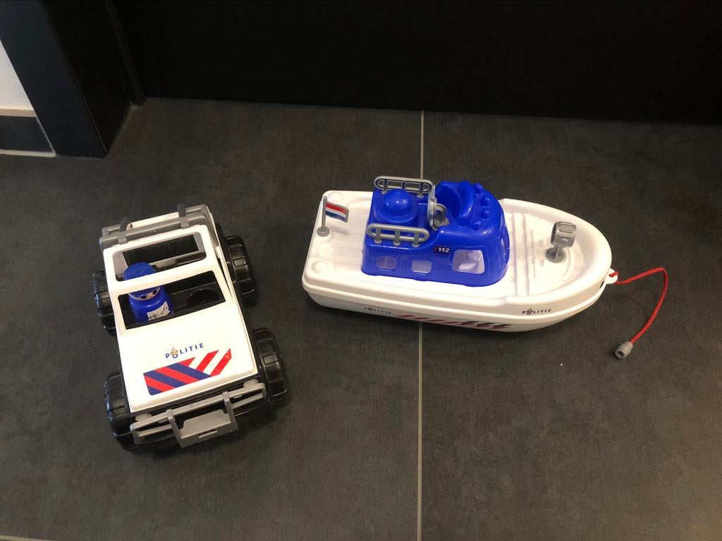 Speelgoed politie auto + politie boot en 1 figuur, Ophalen of Verzenden
