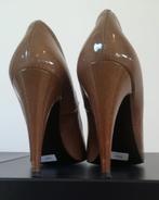 988* Mooie taupe pumps van lakleer van CECIL (40), Kleding | Dames, Pumps, Overige kleuren, Verzenden, Gedragen