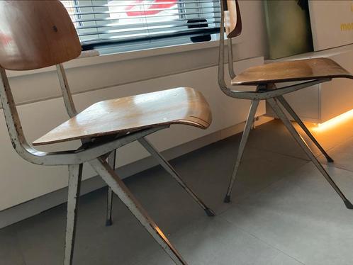2 + 2 stoelen Friso Kramer result chair, Antiek en Kunst, Antiek | Meubels | Stoelen en Sofa's, Ophalen