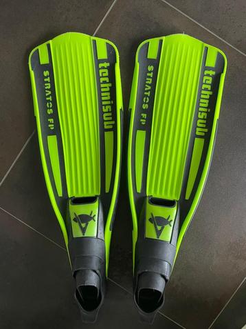 Duikvinnen maat 40-41 goede staat + duiktank banger beschikbaar voor biedingen