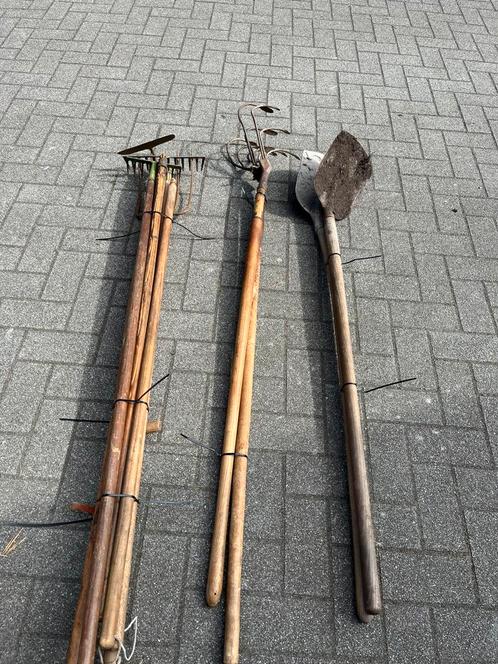ANTIEK TUIN GEREEDSCHAP 8 STUKS GOEDE STAAT! TUIN, Antiek en Kunst, Antiek | Gereedschap en Instrumenten, Ophalen