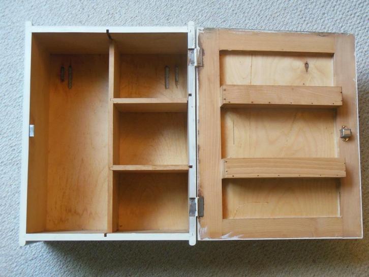 Klein wit wandkastje - hout - met vakjes (vintage), Huis en Inrichting, Kasten | Wandmeubels, Gebruikt, Minder dan 100 cm, Minder dan 150 cm