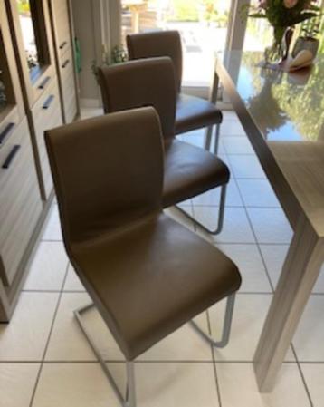 eetkamerstoelen beschikbaar voor biedingen