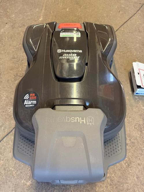 Tondeuse robot automower Husqvarna 310 Mark II, Tuin en Terras, Robotmaaiers, Zo goed als nieuw, 20 tot 25 cm, Bestuurbaar via app