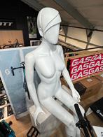 Mannequin, Ophalen