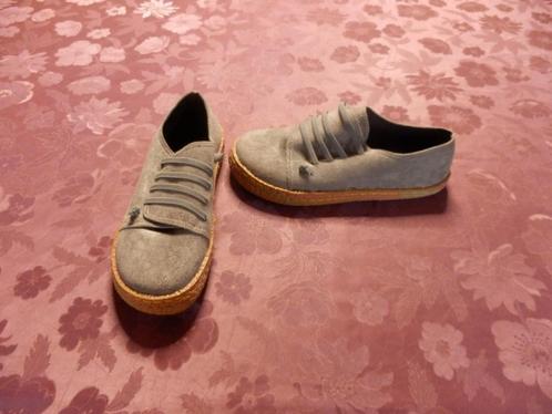 (47)- souliers femme p.38 grises neuves, Kleding | Dames, Schoenen, Nieuw, Ballerina's, Grijs, Ophalen of Verzenden