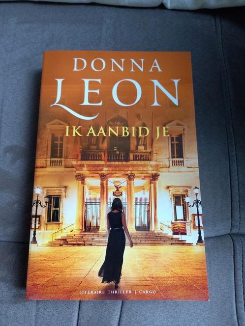 Donna Leon - Ik aanbid je, Livres, Thrillers, Comme neuf, Amérique, Enlèvement ou Envoi