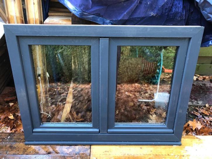 2 pvc ramen kleur grijs met houtnerf, Doe-het-zelf en Bouw, Raamkozijnen en Schuifdeuren, Ophalen