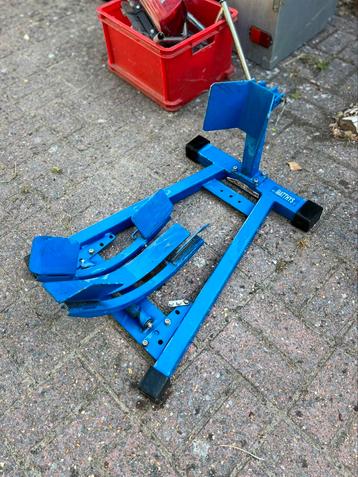 Motorstand in goede staat beschikbaar voor biedingen