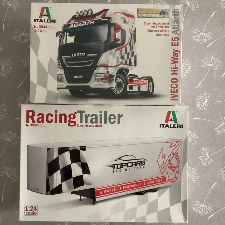 Italeri Iveco Hi-Way E5 Abarth + Racing Trailer, Hobby en Vrije tijd, Modelbouw | Auto's en Voertuigen, Zo goed als nieuw, Truck