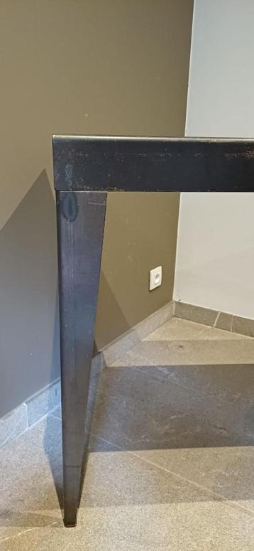 Ijzeren wandtafel (2 stuks) beschikbaar voor biedingen