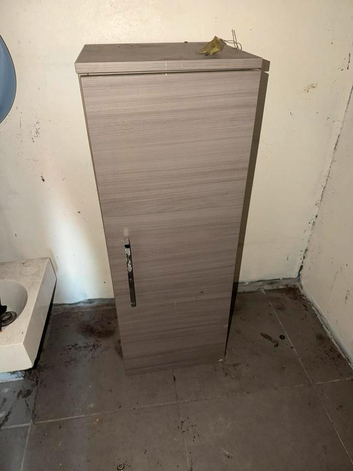 Badkamer kasten en lavabo, Huis en Inrichting, Kasten | Roldeurkasten en Archiefkasten, Zo goed als nieuw, Ophalen