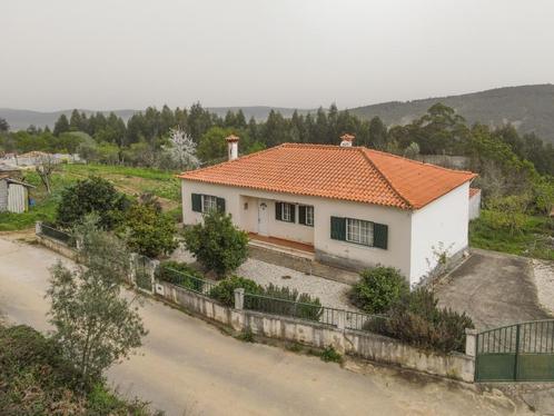 Mooie bungalow met overdekte barbeque, tuin en mooi uitzicht, Immo, Buitenland, Portugal, Woonhuis, Dorp