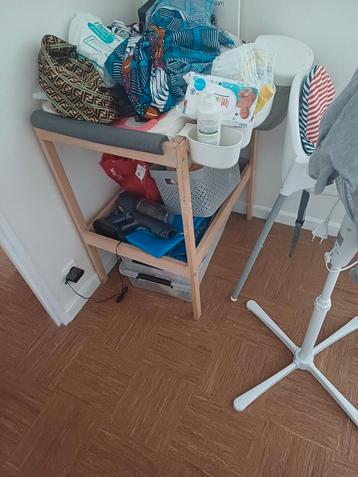 Table a langer ikea avec matelas et accessoires, Enlèvement, Utilisé