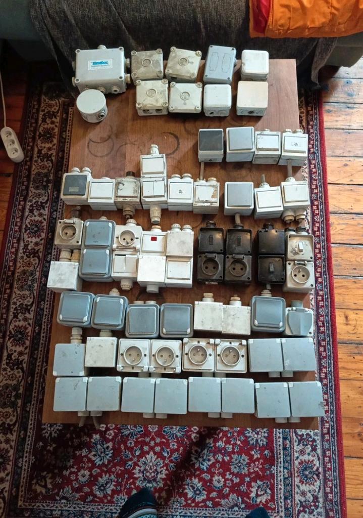 Set van stopcontact en schakelaar en aansluitdoos, Doe-het-zelf en Bouw, Elektriciteit en Kabels, Schakelaar