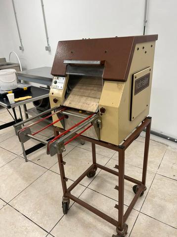 Machiné biscuits beschikbaar voor biedingen