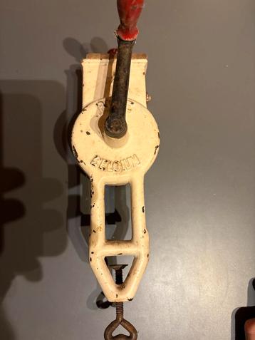 Belgische handrasp / notenmolen (model 151), keuken gerei beschikbaar voor biedingen