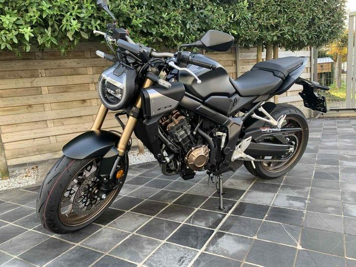 honda 650R e-clutch **9/2025 ** mat gunpowder ** 70KM !!!**, Motoren, Motoren | Honda, Bedrijf, Naked bike, meer dan 35 kW, 4 cilinders