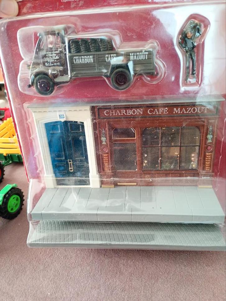 Peugeot DMA met straat display, Hobby en Vrije tijd, Modelauto's | 1:43, Zo goed als nieuw, Ophalen of Verzenden