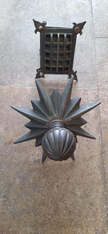 Zware metalen deurknop met rozet en deurspion beschikbaar voor biedingen