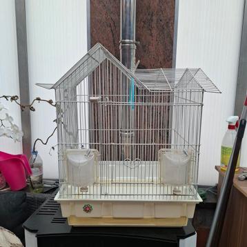 Vogelkooi in goede staat  beschikbaar voor biedingen