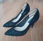 Nieuw paar pumps met kant, Kleding | Dames, Schoenen, Pumps, Zwart, Nieuw, Ophalen of Verzenden
