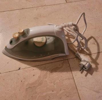 Bomann 2000 Watt strijkijzer werkt perfect beschikbaar voor biedingen