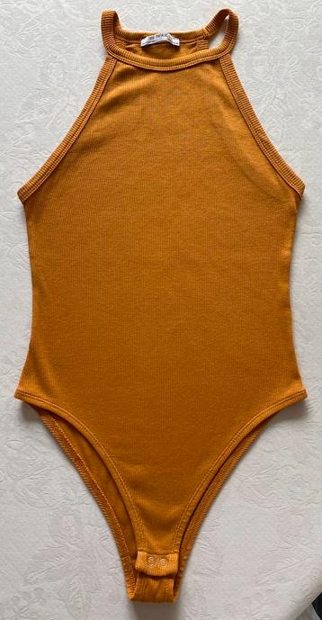 Oranje body maat S beschikbaar voor biedingen