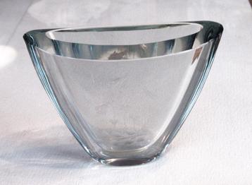 Strombergshyttan Swedish ArtGlass geëtste vaasje, gesigneerd beschikbaar voor biedingen