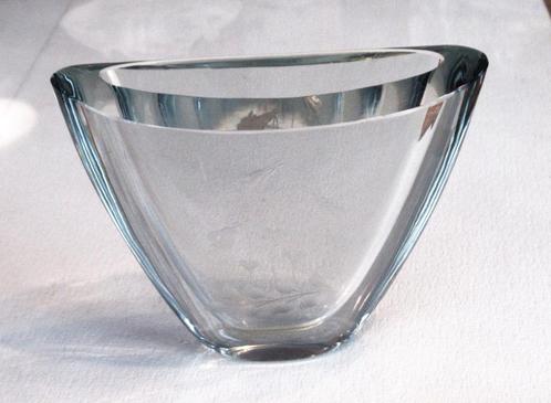 Strombergshyttan Swedish ArtGlass geëtste vaasje, gesigneerd, Antiek en Kunst, Antiek | Glaswerk en Kristal, Ophalen of Verzenden