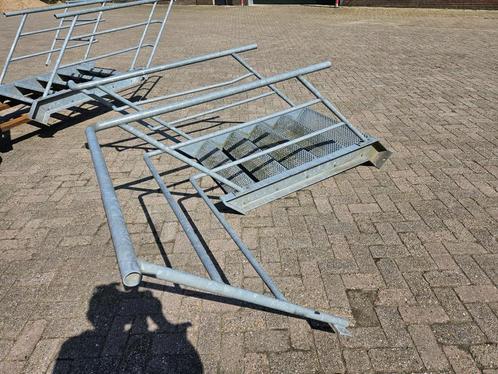 2 x gegalvaniseerde trap met bordes Afm.trap Breed 1.03 m, Doe-het-zelf en Bouw, Ladders en Trappen, Zo goed als nieuw, Trap, Ophalen