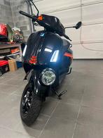 Vespa 300 gtv neuve 1390km, Vélos & Vélomoteurs, Enlèvement ou Envoi, Comme neuf