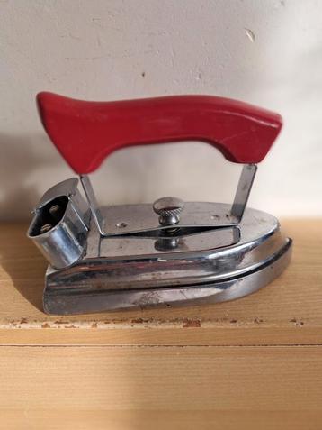 Fer à repasser NX électrique vintage  avec poignée en bois  beschikbaar voor biedingen