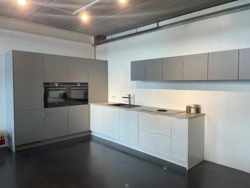 Toonzaalkeuken Ilwa, Huis en Inrichting, Keuken | Complete keukens, Nieuw, Hoekkeuken, Grijs, Kunststof, Ophalen