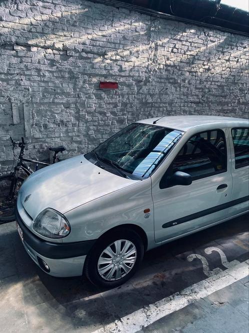 renault clio 1.6 cc, Auto's, Renault, Particulier, Clio, Airbags, Alarm, Centrale vergrendeling, Elektrische ramen, Mistlampen