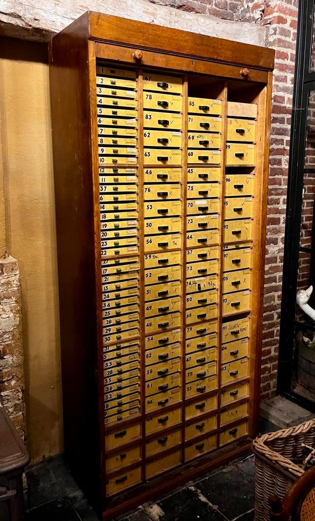 Uitzonderlijke archiefkast met rolluikdeur, Huis en Inrichting, Kasten | Roldeurkasten en Archiefkasten, Gebruikt, 200 cm of meer