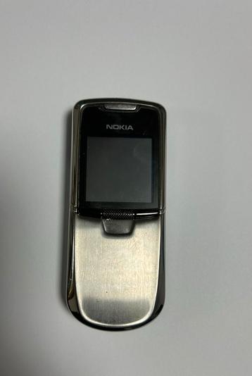 Nokia 8800 chromé en très bon état disponible aux enchères