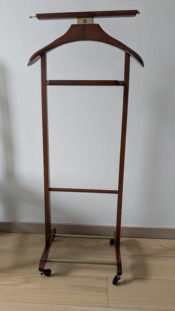 Valet de chambre en bois beschikbaar voor biedingen