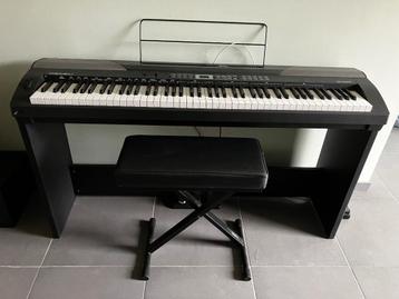 Elektrische piano  beschikbaar voor biedingen