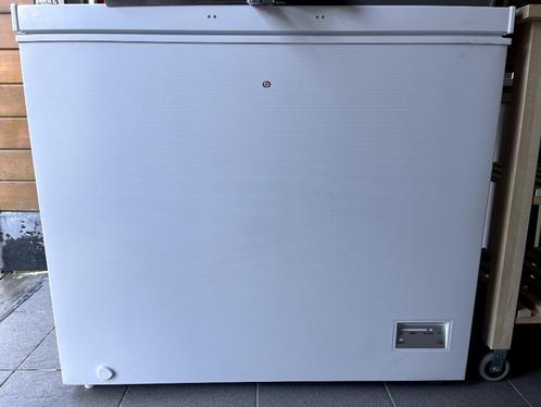 Diepvriezer Bahut Essentiel B 246l, Elektronische apparatuur, Vriezers en Diepvrieskisten, Zo goed als nieuw, Tussenbouw, Vrieskast