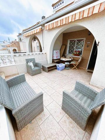 Goed onderhouden duplex woning in  Aguas Nuevas, Torrevieja beschikbaar voor biedingen