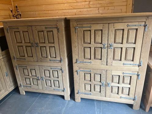 2 identieke landelijke eiken kasten, Huis en Inrichting, Kasten | Buffetkasten, Met deur(en), Met plank(en), Eikenhout, Ophalen