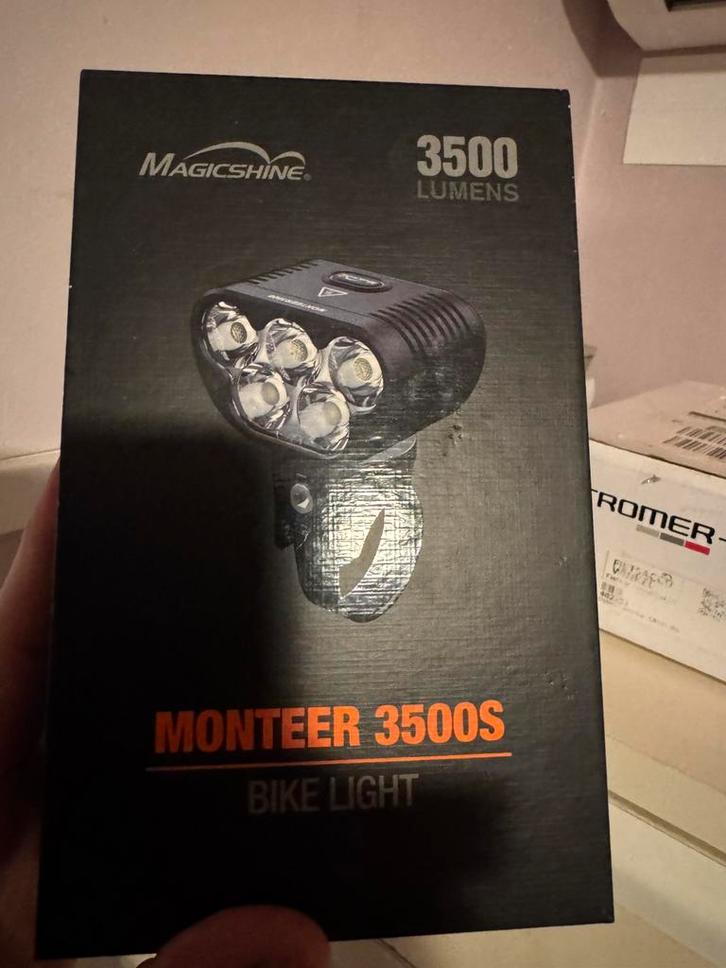 Fietslicht magicshine monteer 3500s, Fietsen en Brommers, Fietsaccessoires | Fietsverlichting, Voorlicht, Zo goed als nieuw, Accu