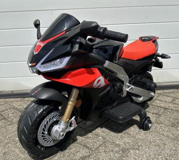 Kinder Motor APRILIA RS V4 MC 12v AUX / afneembare zijwiel beschikbaar voor biedingen