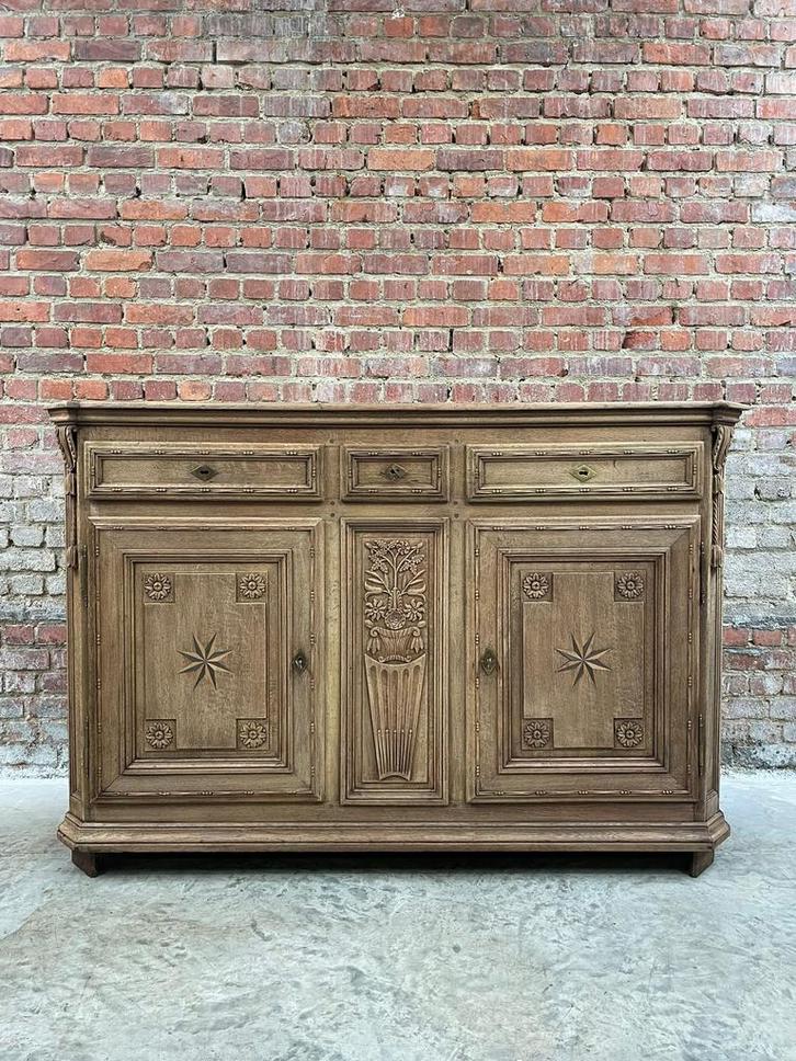 Grote antieke eiken buffetkast met houtsnijwerk, Huis en Inrichting, Kasten | Dressoirs, Zo goed als nieuw, Eikenhout, Ophalen