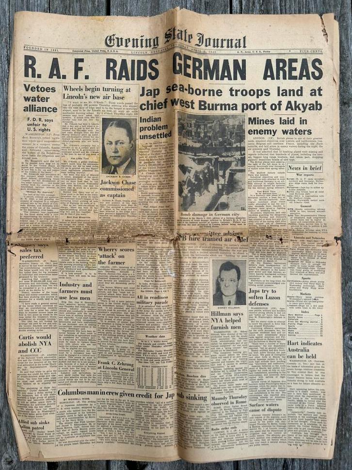 Amerikaanse krant US WO2 2 april 1942, Verzamelen, Militaria | Tweede Wereldoorlog, Ophalen of Verzenden