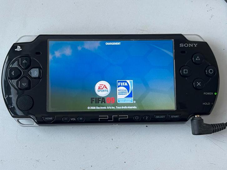 SONY PSP 2004 Slim – collector– Hackée 6.61 PRO-C + Chargeur, Consoles de jeu & Jeux vidéo, Consoles de jeu | Sony PSP, Comme neuf